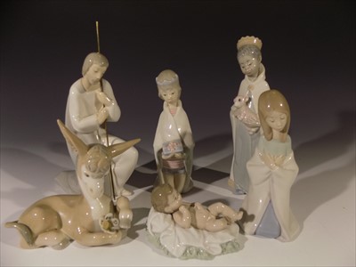 Lot 945 - A collection of Nativity themed Lladro...