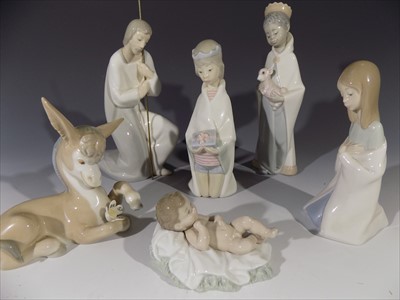 Lot 945 - A collection of Nativity themed Lladro...