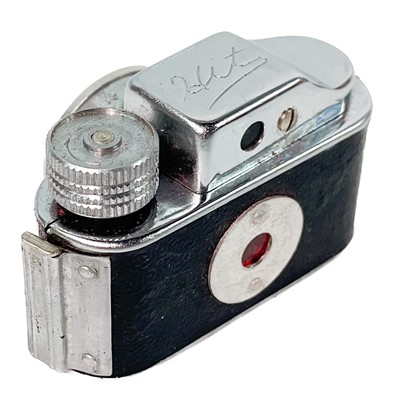 Lot 135 - A miniature Hit camera by Tougodo Optical Japan.