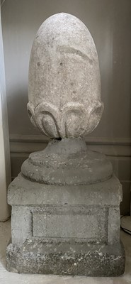 Lot 319 - A pair of acorn finials