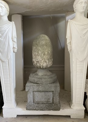 Lot 319 - A pair of acorn finials