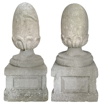 Lot 319 - A pair of acorn finials