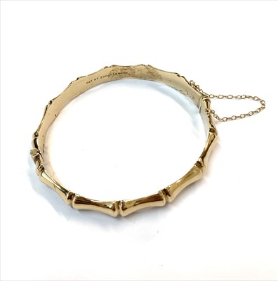 Lot 2458 - A 9ct gold bamboo moulded hinged bangle. 10gm
