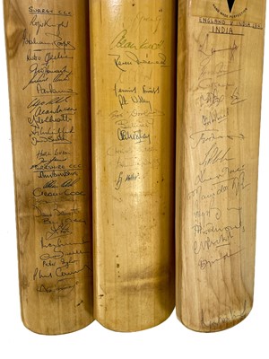 Lot 150 - A Duncan Fearnley signed cricket bat.