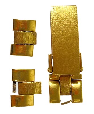 Lot 186 - A Geneve 18ct gold lady's quartz bracelet wristwatch.