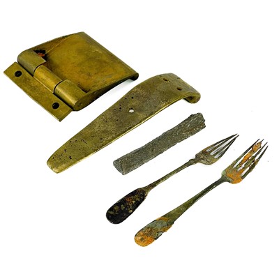 Lot 76 - Wreck recovered items.
