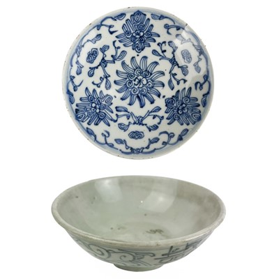 Lot 1187 - A Chinese blue and white porcelain plate, Ming provincial.