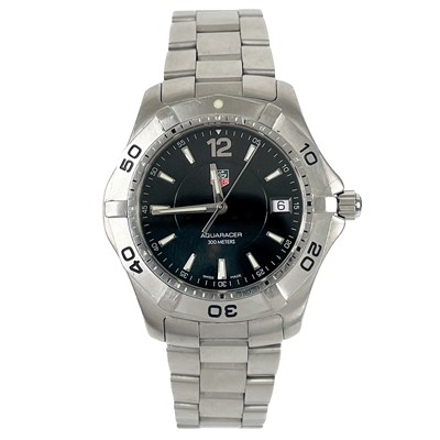 Lot 197 - A Tag Heuer Aquaracer gentleman's stainless steel quartz bracelet wristwatch, ref. WAF1110.