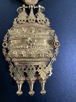 Lot 3 - A Rudraksha gold necklace, (Gowrishankaram) Tamil Nadu, South India, 19th century.