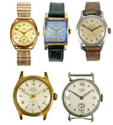 Lot 128 - A selection of five gentleman's manual wind wristwatches.