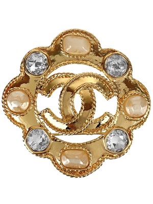 Lot 490 - A Chanel 24ct gold-plated Gripoix and crystal CC circular brooch, circa 1995.