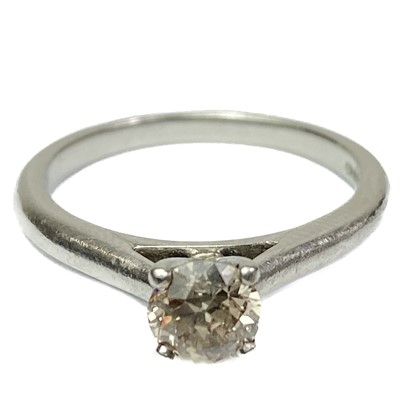 Lot 16 - A platinum 0.75ct (estimated) champagne diamond solitaire ring.