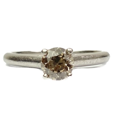 Lot 16 - A platinum 0.75ct (estimated) champagne diamond solitaire ring.