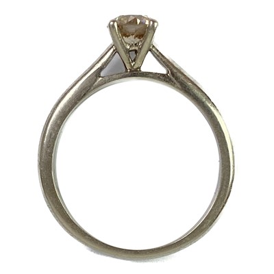 Lot 16 - A platinum 0.75ct (estimated) champagne diamond solitaire ring.