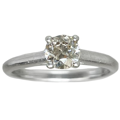 Lot 16 - A platinum 0.75ct (estimated) champagne diamond solitaire ring.