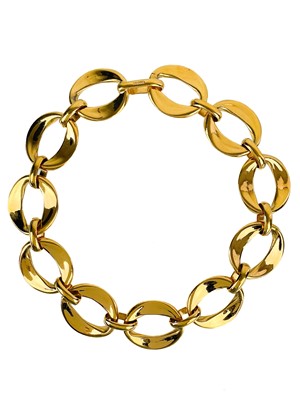 Lot 41 - A Chanel 1980's 24ct gold-plated open oval link choker necklace.