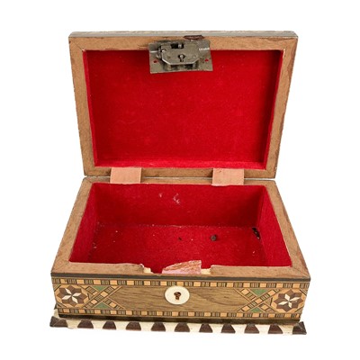 Lot 122 - An Art Deco oak inlaid box with geometric designs.