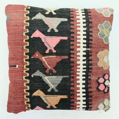 Lot 62 - Seven assorted cushions.