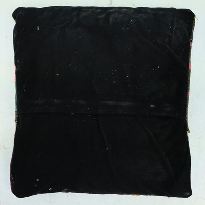 Lot 62 - Seven assorted cushions.