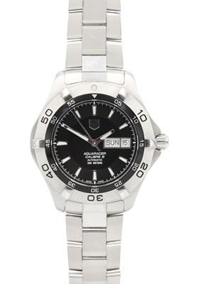 Lot 166 - TAG HEUER - An Aquaracer Calibre 5 gentleman's automatic stainless steel bracelet wristwatch.