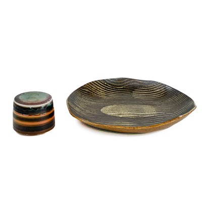 Lot 356 - Two ceramics