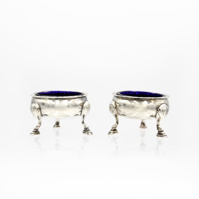 Lot 41 - A George III Scottish silver pair of circular salts by William Taylor.