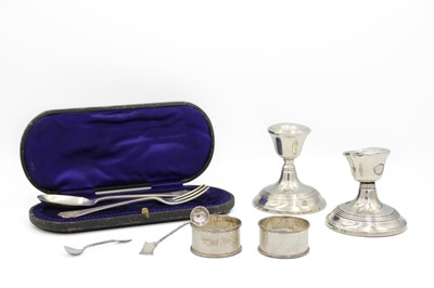 Lot 42 - A selection of silver including an Edwardian trifid pattern Christening fork & spoon set.