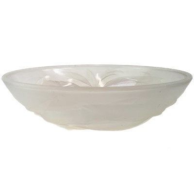 Lot 467 - A French opalescent glass bowl signed G Vallon.