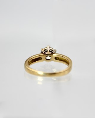 Lot 216 - An 18ct 1.03ct (approx.) diamond solitaire ring.