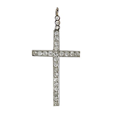 Lot 206 - An early 20th century platinum diamond set cross pendant.