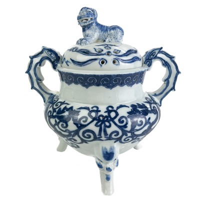 Lot 1062 - A Chinese blue and white porcelain censer, Qianlong seal mark.