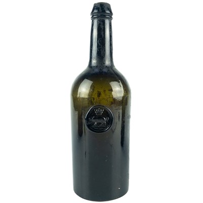 Lot 602 - An 18th century sealed wine bottle, crested Edgcumbe.