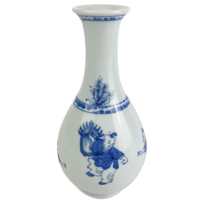 Lot 1185 - A Chinese blue and white porcelain vase, 20th century.