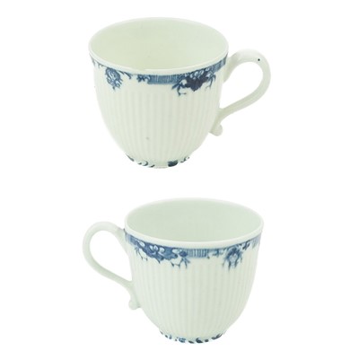 Lot 538 - A pair of Worcester underglaze blue Lambrequin pattern tea cups.