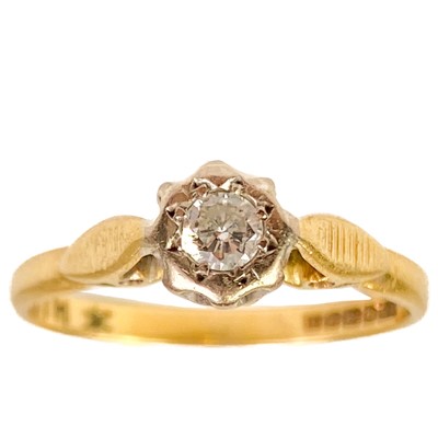 Lot 153 - A modern 18ct hallmarked gold 0.15ct diamond solitaire ring.