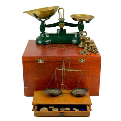 Lot 41 - A set of kitchen balance scales.