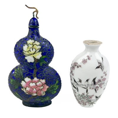 Lot 1301 - A Chinese enamelled scent bottle, 19th century.