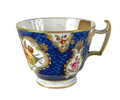 Lot 411 - A Worcester blue scale tea cup.