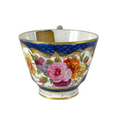 Lot 411 - A Worcester blue scale tea cup.