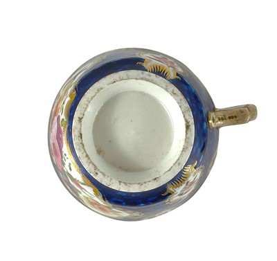 Lot 411 - A Worcester blue scale tea cup.
