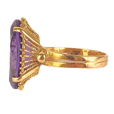 Lot 41 - An 18ct synthetic marquise cut purple corundum stone set ring.