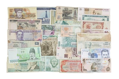 Lot 16 - World Banknotes - strength in USA - in excess of 80 notes in total