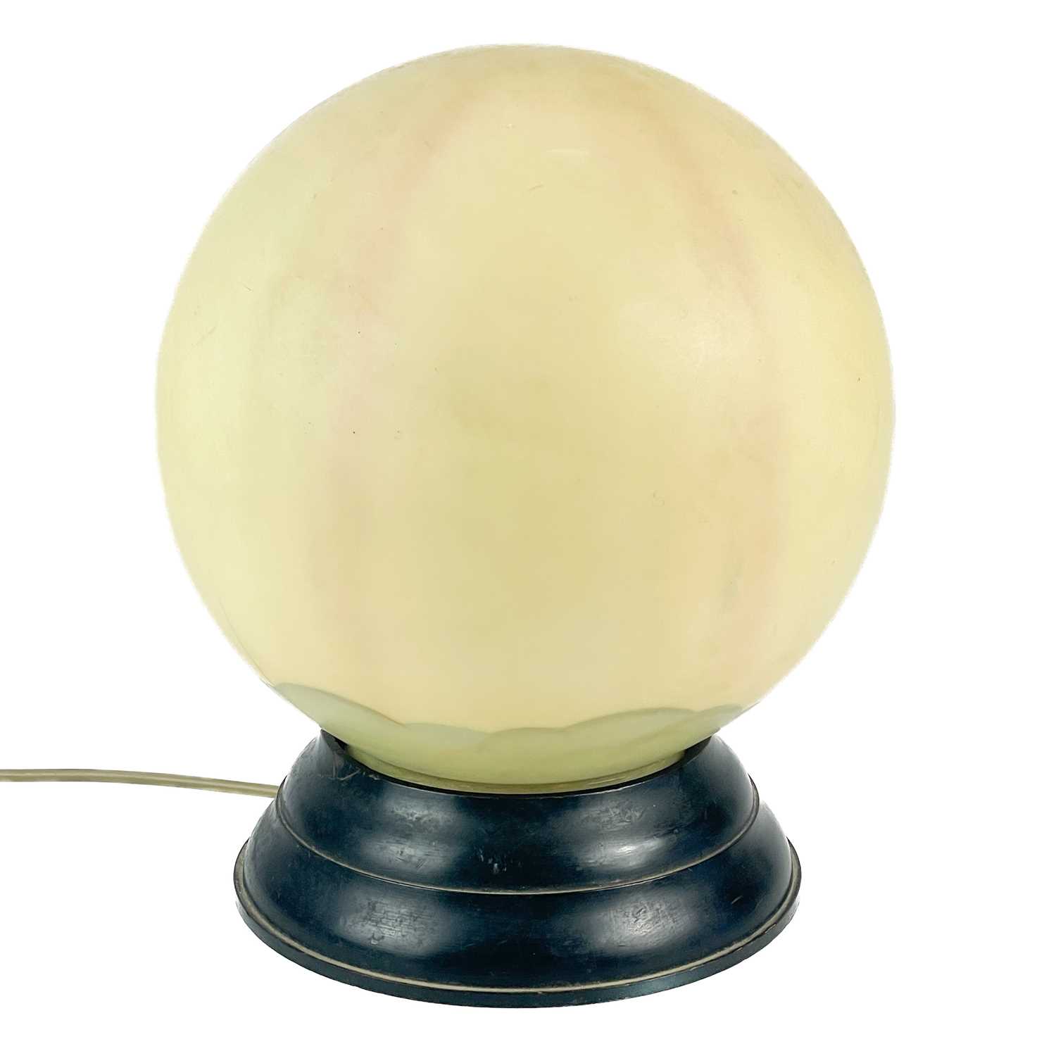 Lot 121 - An Art Deco globe glass table lamp.