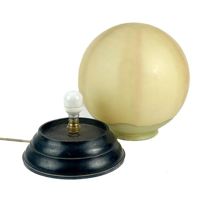 Lot 121 - An Art Deco globe glass table lamp.