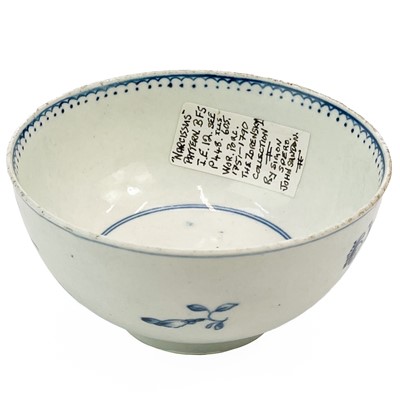 Lot 494 - A Worcester blue and white porcelain sugar bowl.