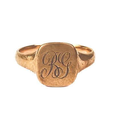 Lot 161 - A 9ct rose gold (tested) signet ring.