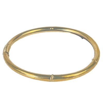 Lot 229 - Two 9ct hollow tubular bangles.