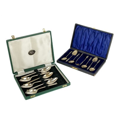 Lot 16 - A cased set of six Victorian apostle spoons with sugar tongs by William Devenport.