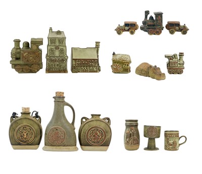 Lot 524 - A large collection of Tremar pottery.