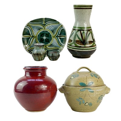 Lot 419 - A collection of studio pottery.